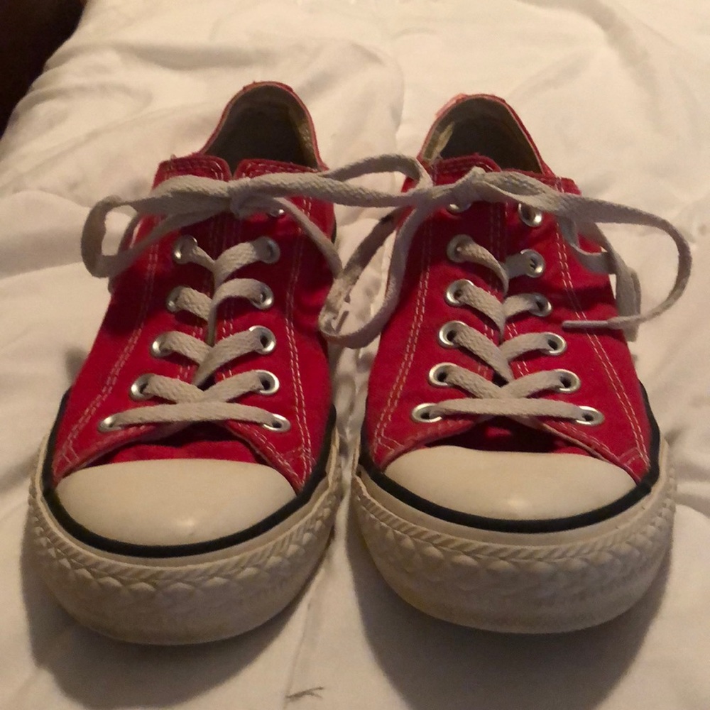 Red low top converse